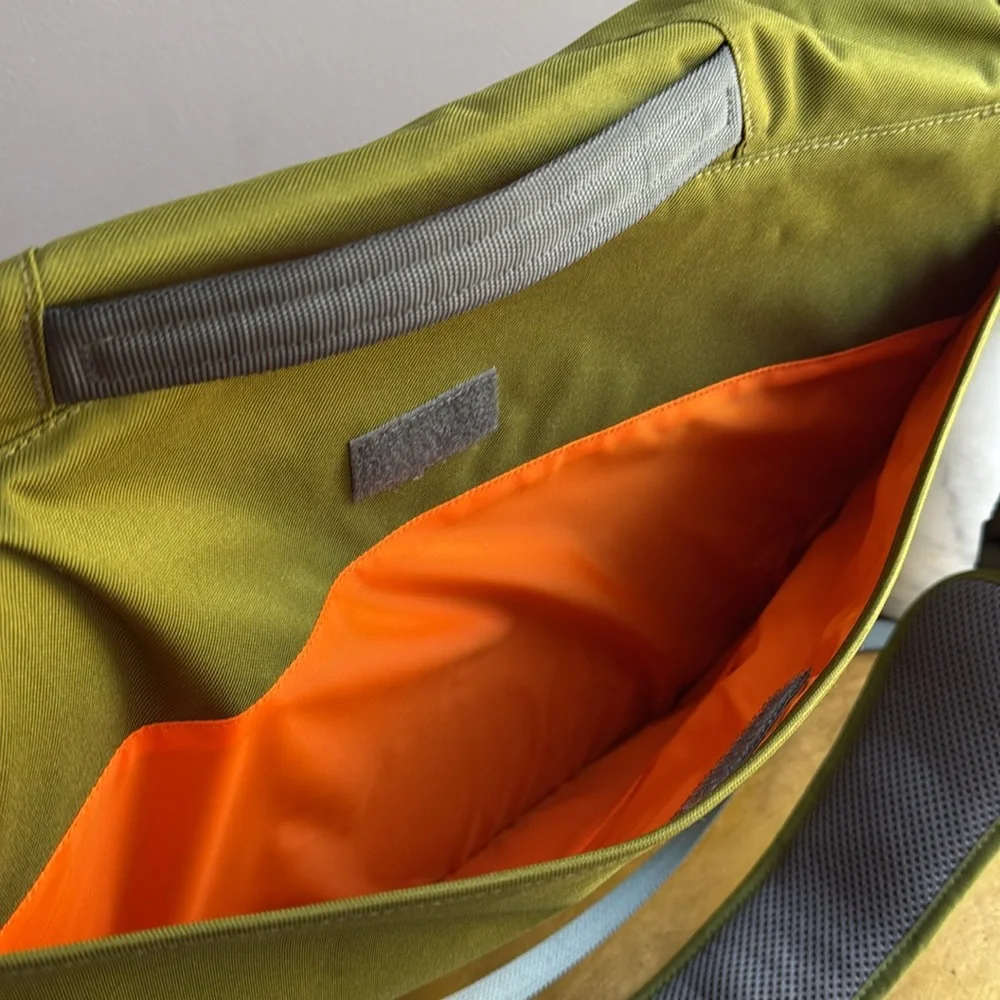 RARE Retired Style! Patagonia Half Mass 15L Messenger Bag in Green